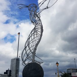 скульптура Энди Скотта в Белфасте