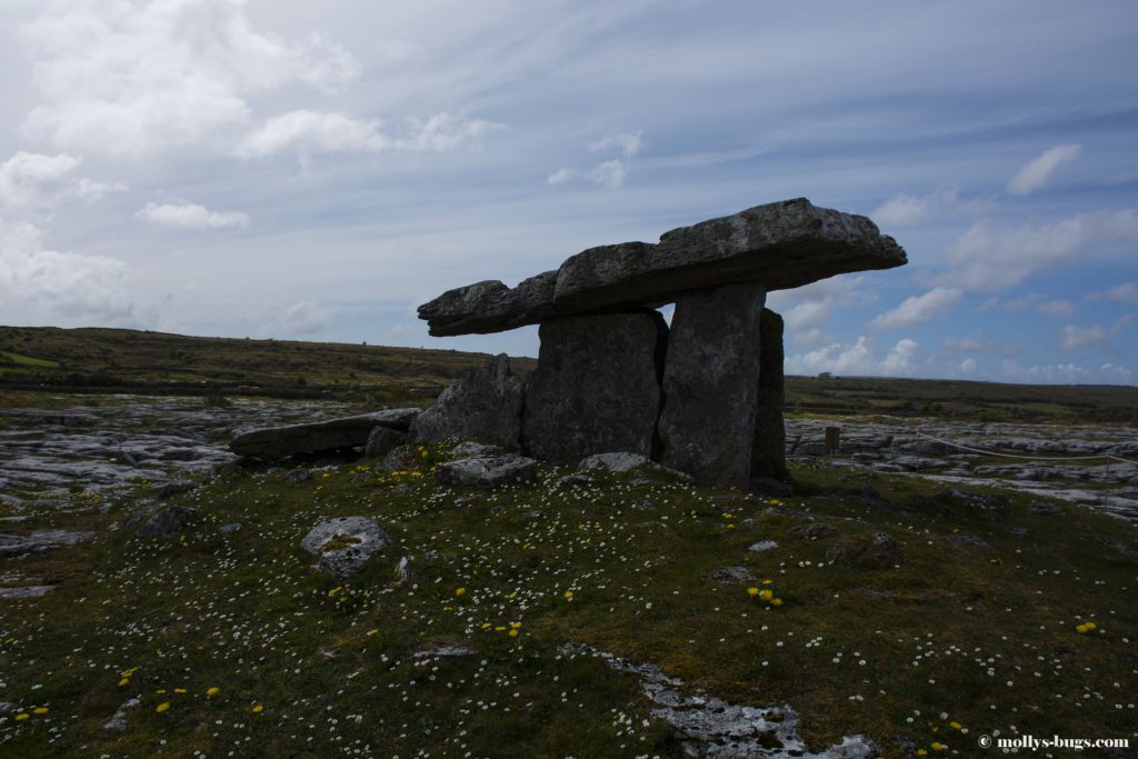 poulnabrone-dolmen